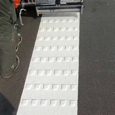 Beli Cat penanda jalan termoplastik melengkung Profil ditingkatkan Umpan balik taktil Visibilitas tinggi pembuatan online