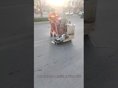 Cat bubuk termoplastik profesional yang dilapisi dengan garis penandaan jalan yang melengkung